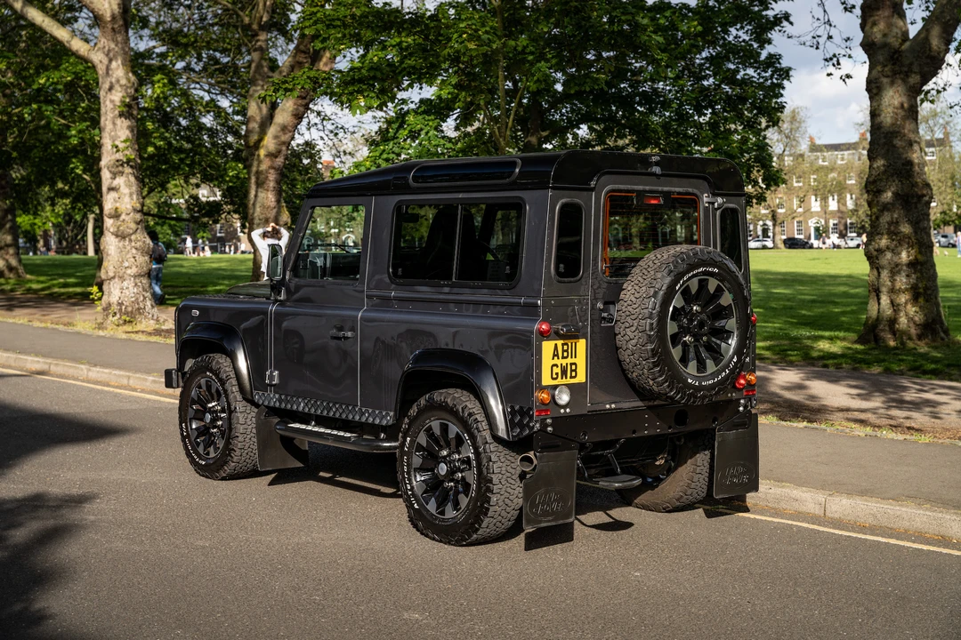 2015 Land Rover Defender 90 - Image 8 of 31