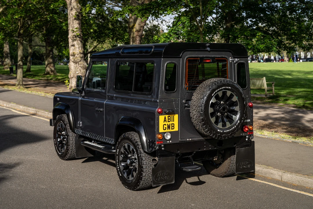 2015 Land Rover Defender 90 - Image 15 of 31