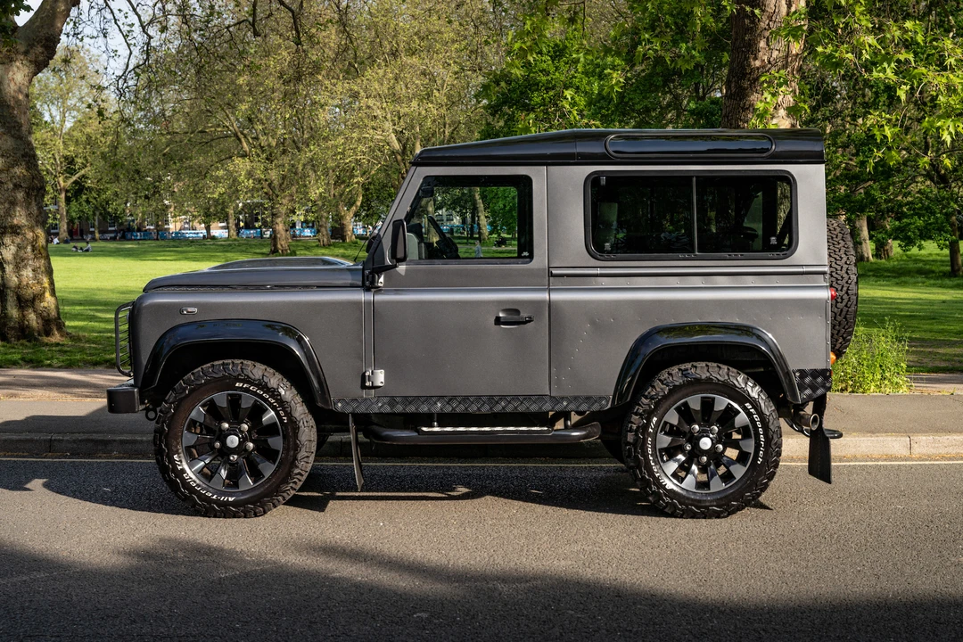 2015 Land Rover Defender 90 - Image 9 of 31