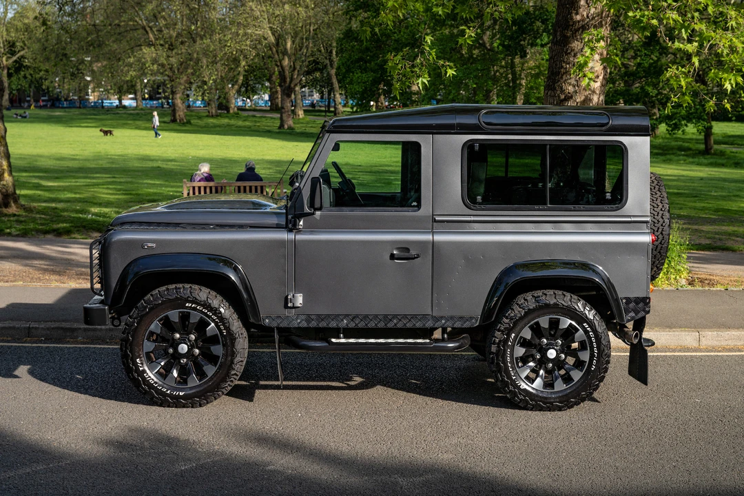 2015 Land Rover Defender 90 - Image 16 of 31