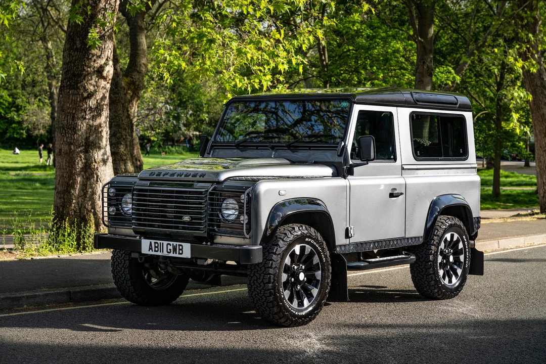 2015 Land Rover Defender 90 - Image 17 of 31