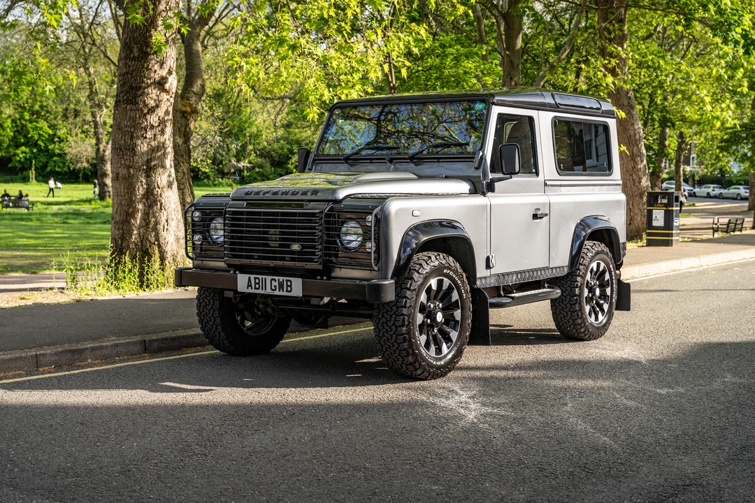 2015 Land Rover Defender 90 - Image 10 of 31