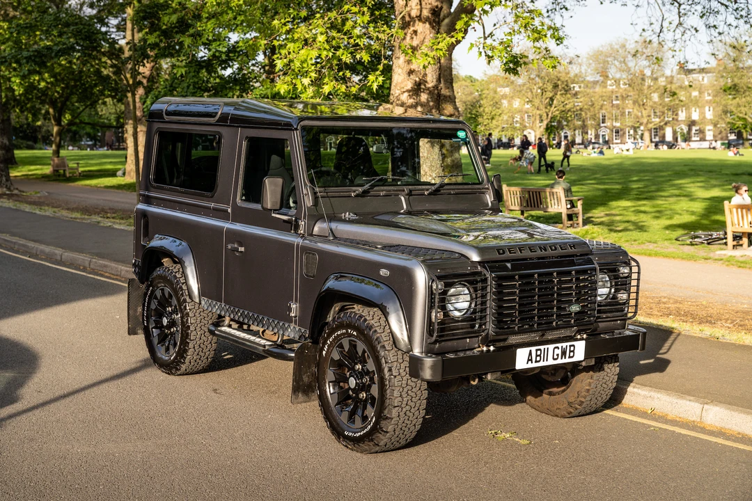 2015 Land Rover Defender 90 - Image 4 of 31