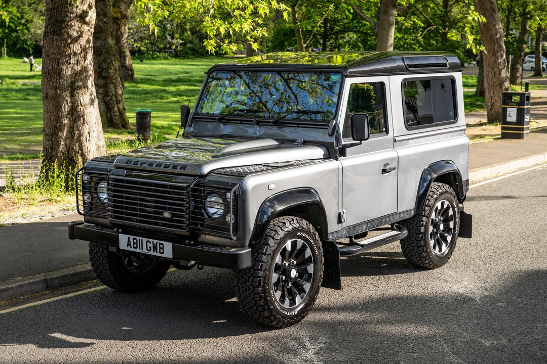 2015 Land Rover Defender 90 - Image 2 of 31