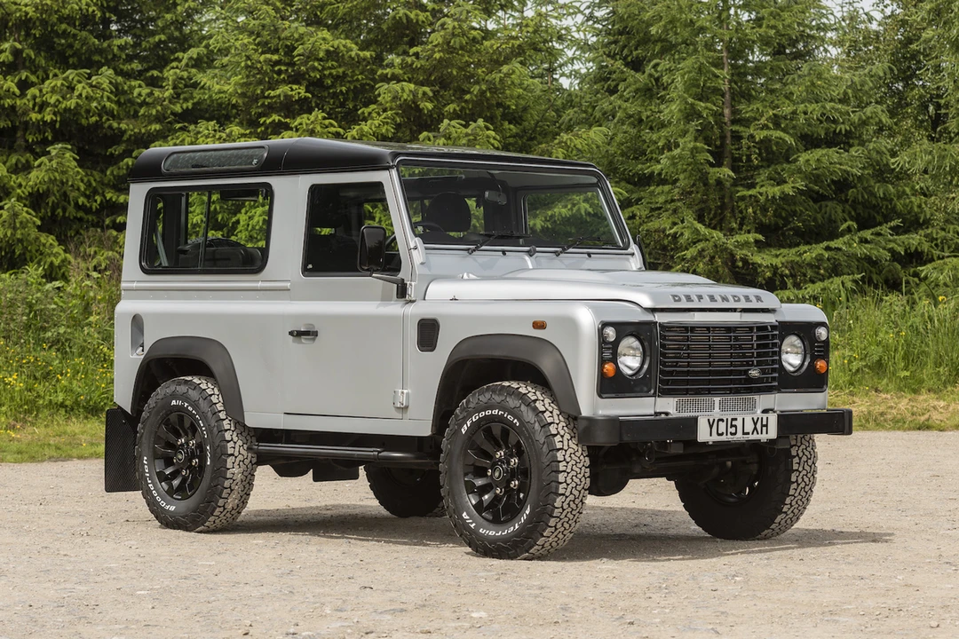 2015 Land Rover Defender 90 - Image 2 of 31