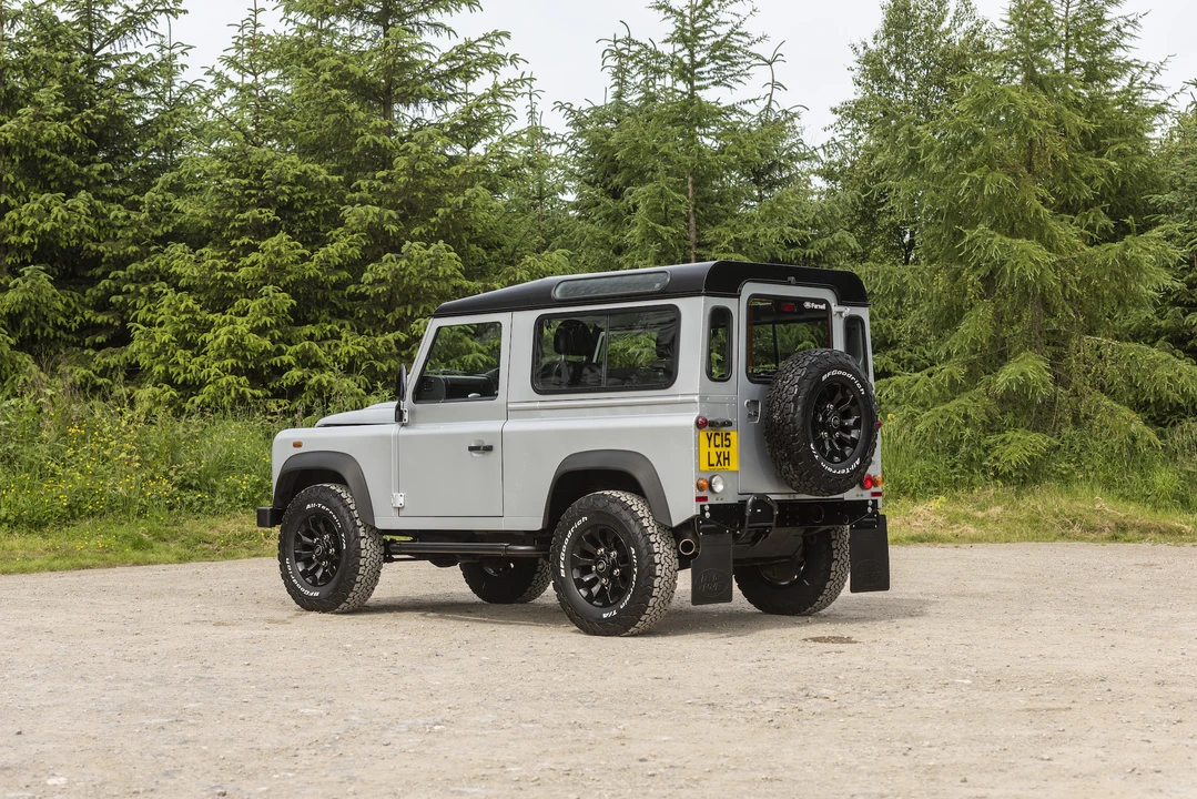 2015 Land Rover Defender 90 - Image 7 of 31
