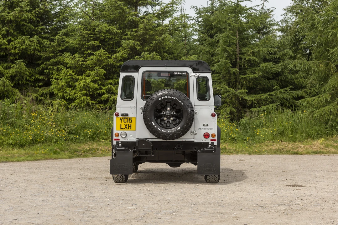 2015 Land Rover Defender 90 - Image 6 of 31