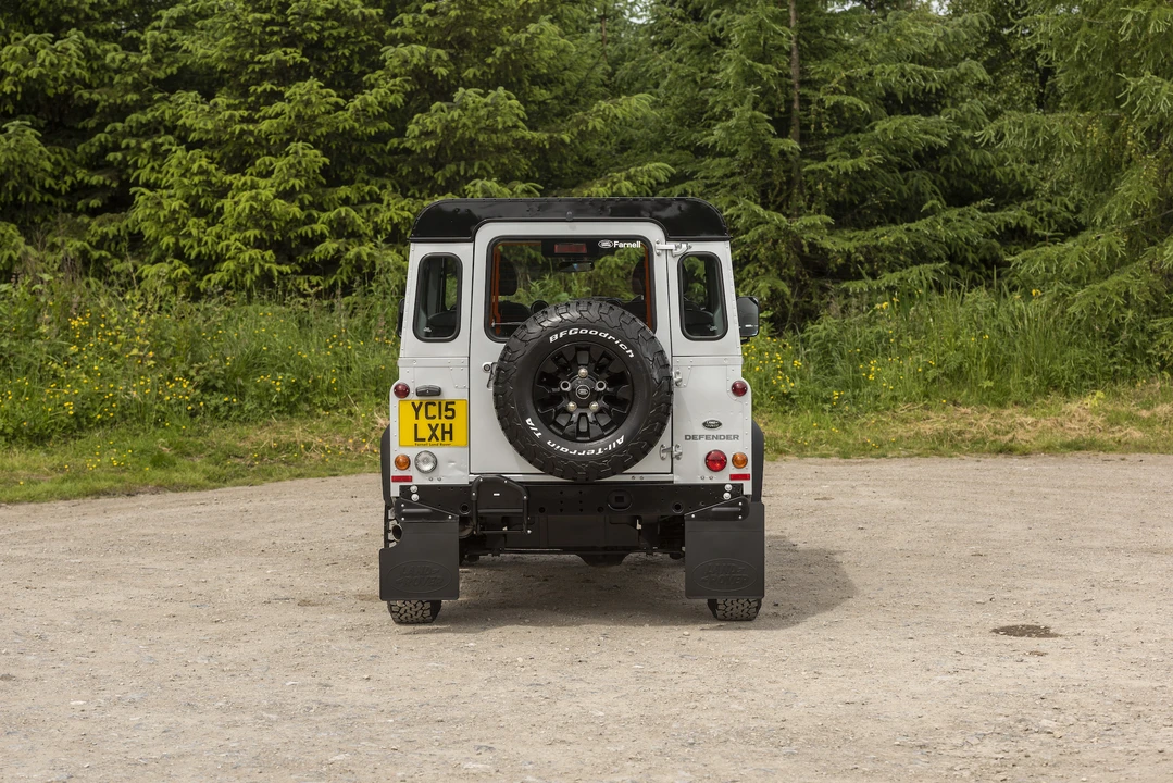 2015 Land Rover Defender 90 - Image 9 of 31