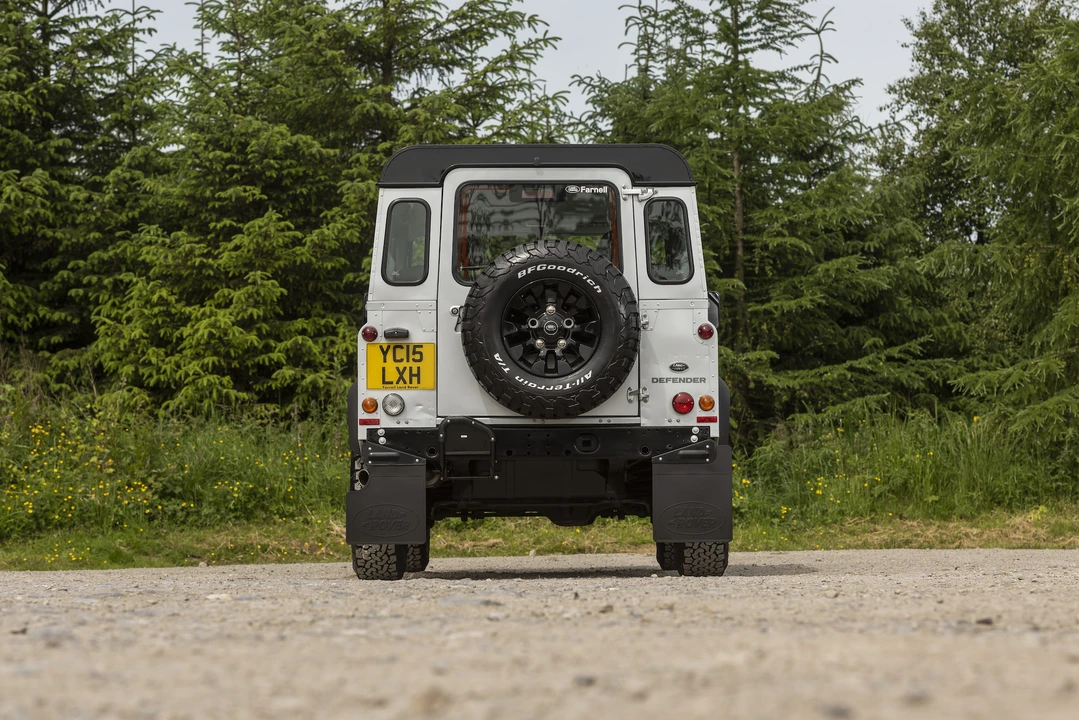 2015 Land Rover Defender 90 - Image 18 of 31