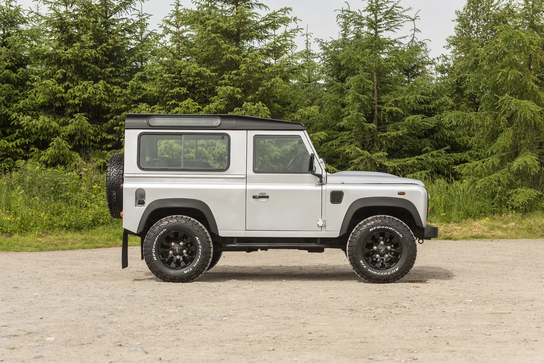 2015 Land Rover Defender 90 - Image 19 of 31
