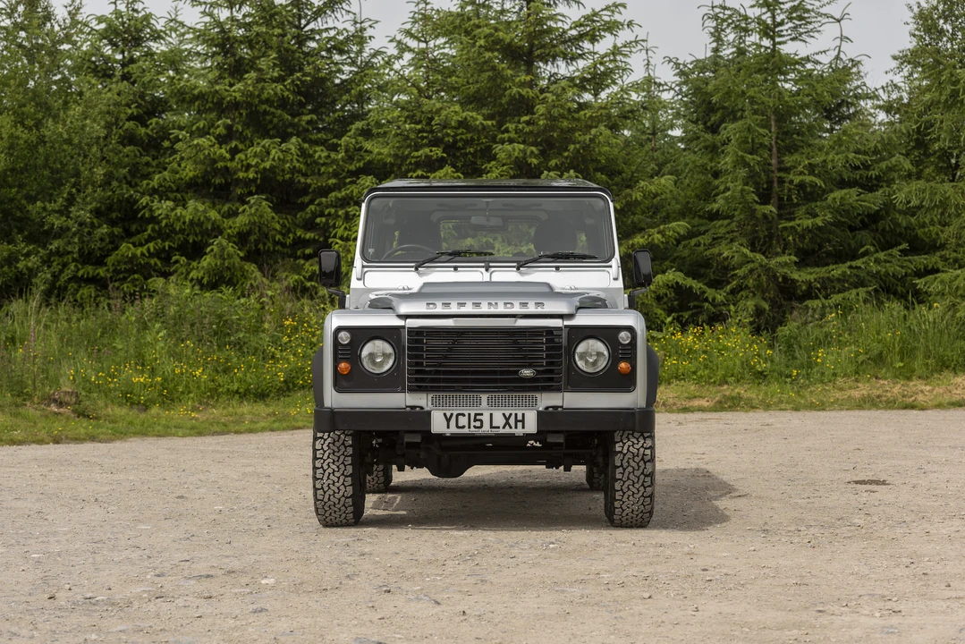 2015 Land Rover Defender 90 - Image 14 of 31