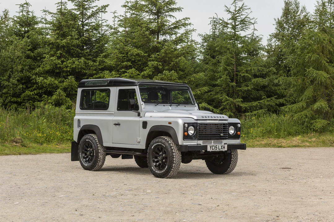 2015 Land Rover Defender 90 - Image 20 of 31