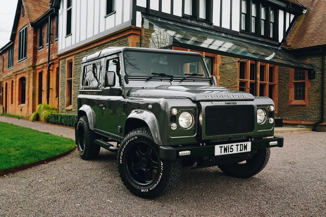 2015 Land Rover Defender 90 - Image 2 of 31