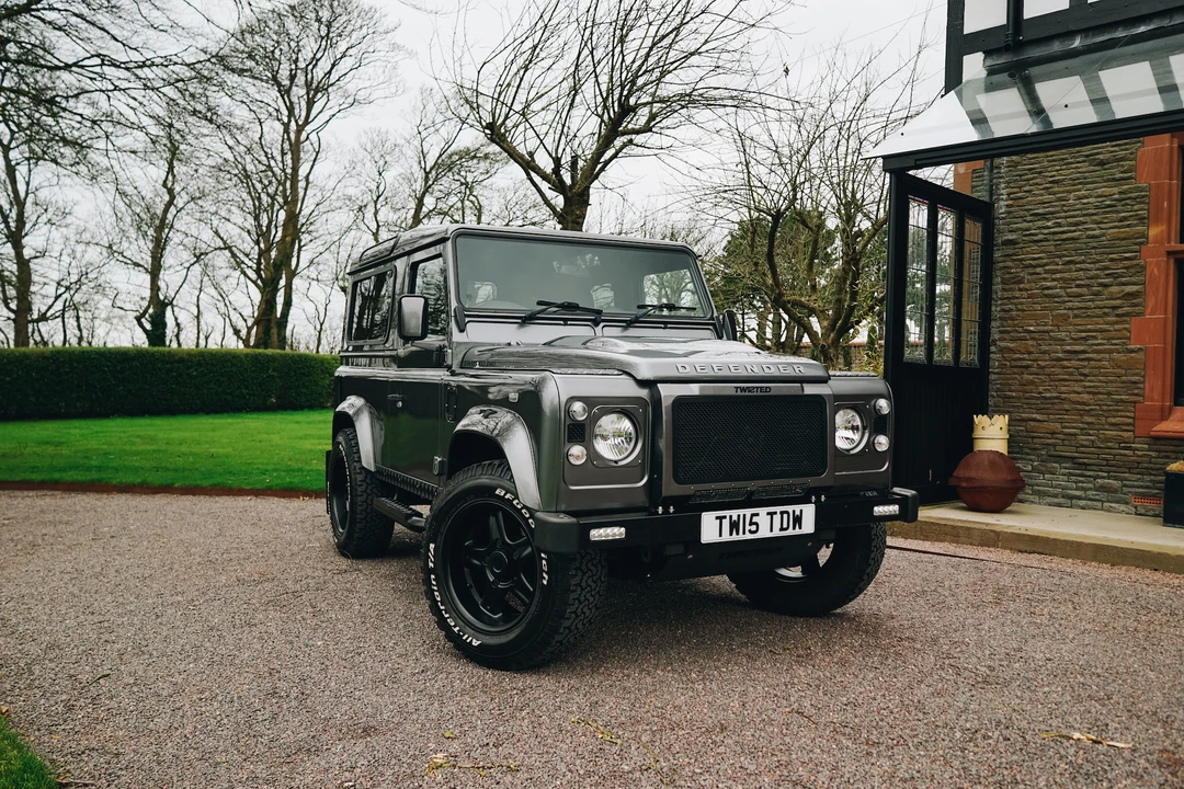 2015 Land Rover Defender 90 - Image 3 of 31