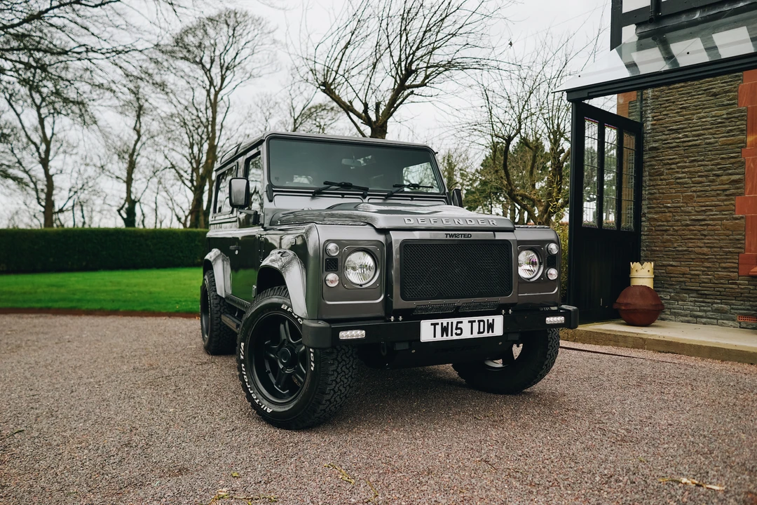 2015 Land Rover Defender 90 - Image 4 of 31