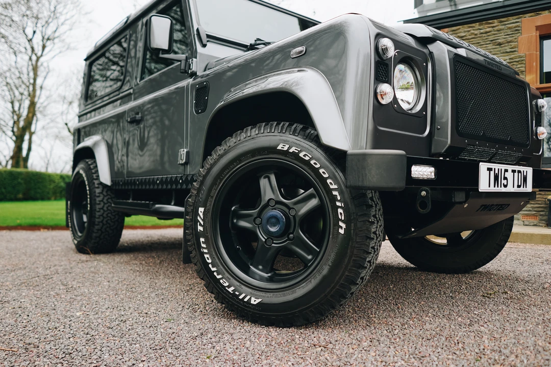 2015 Land Rover Defender 90 - Image 27 of 31