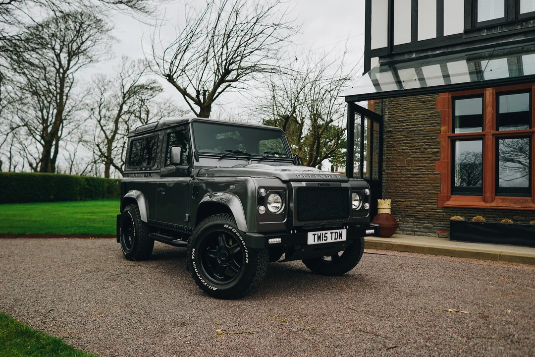 2015 Land Rover Defender 90 - Image 5 of 31