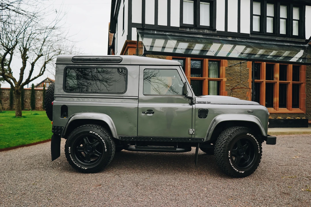 2015 Land Rover Defender 90 - Image 7 of 31