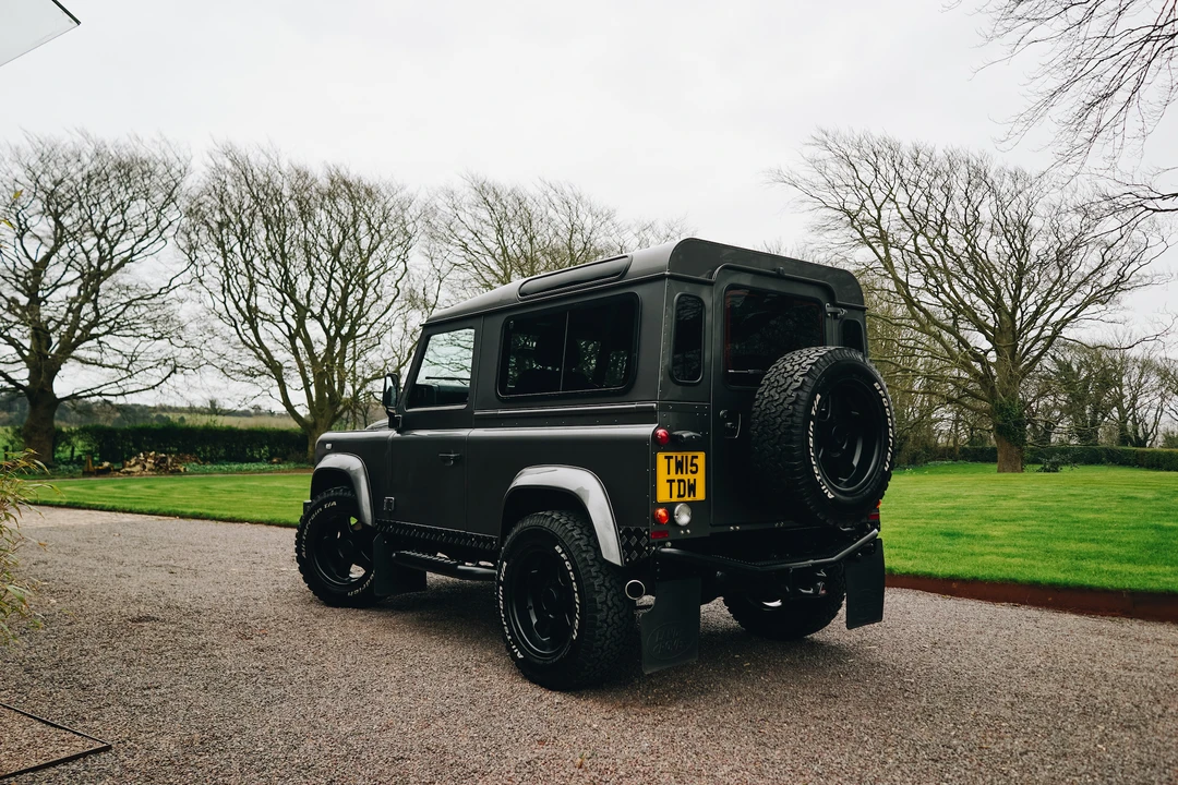 2015 Land Rover Defender 90 - Image 13 of 31