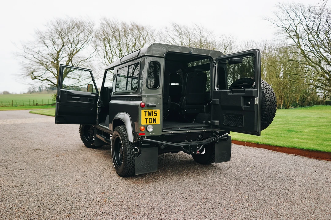 2015 Land Rover Defender 90 - Image 12 of 31