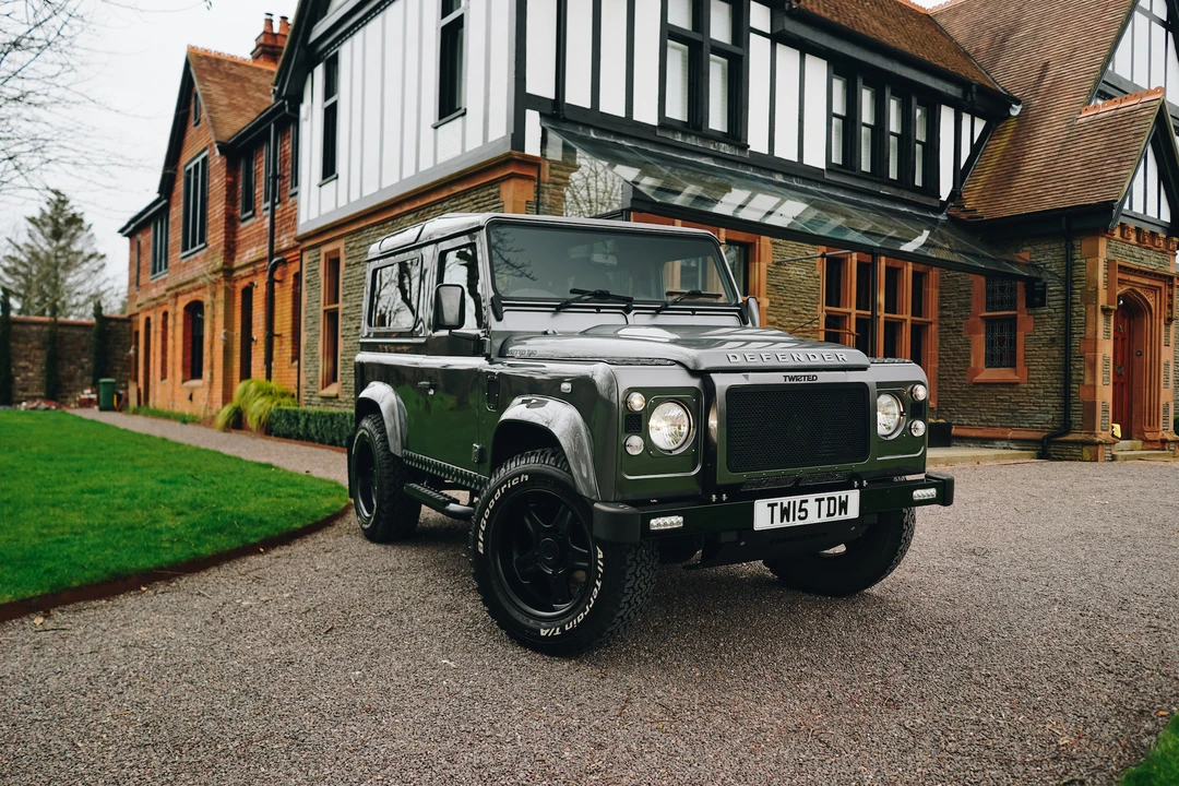 2015 Land Rover Defender 90 - Image 19 of 31