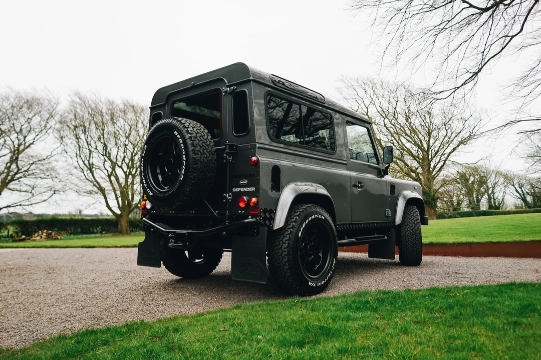 2015 Land Rover Defender 90 - Image 25 of 31