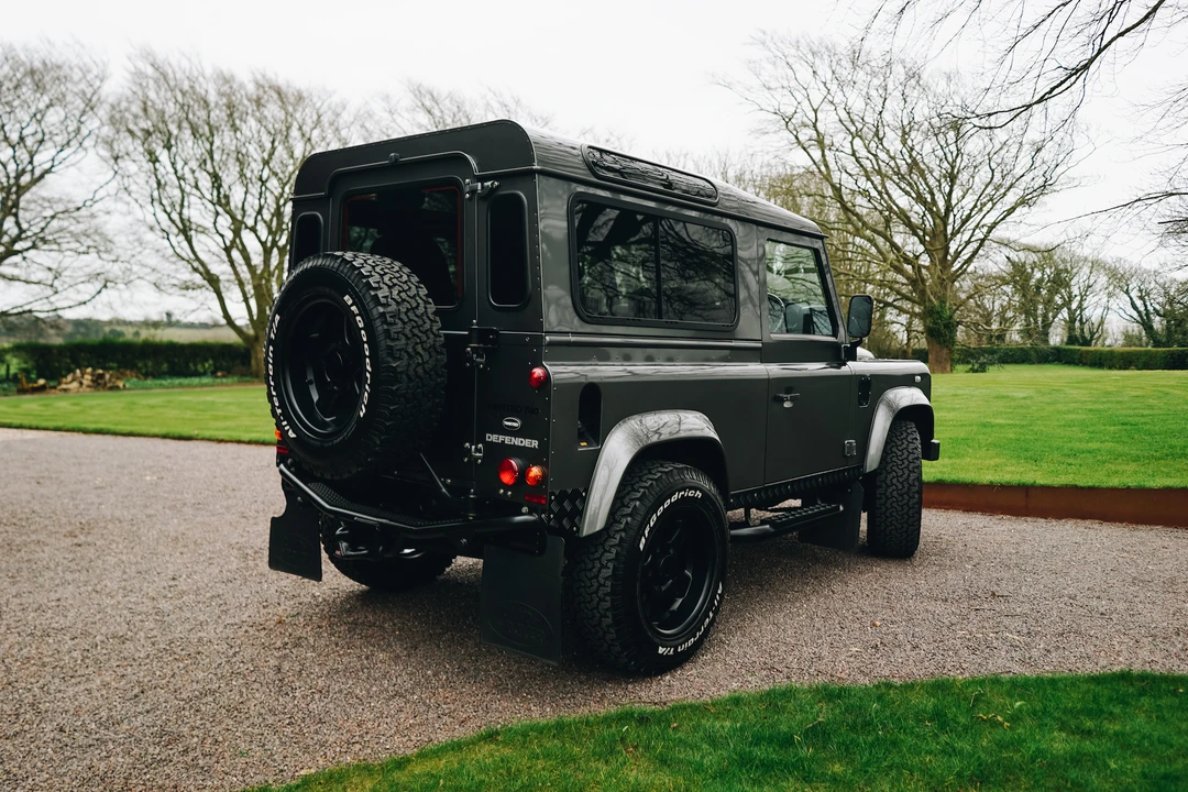2015 Land Rover Defender 90 - Image 8 of 31