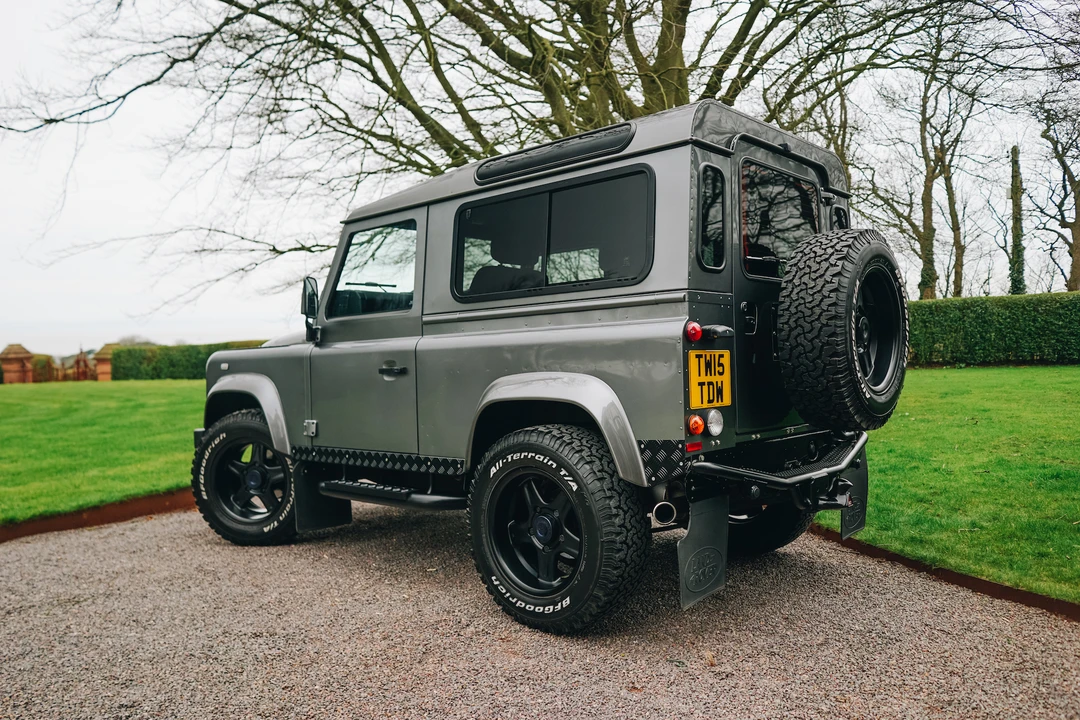 2015 Land Rover Defender 90 - Image 14 of 31