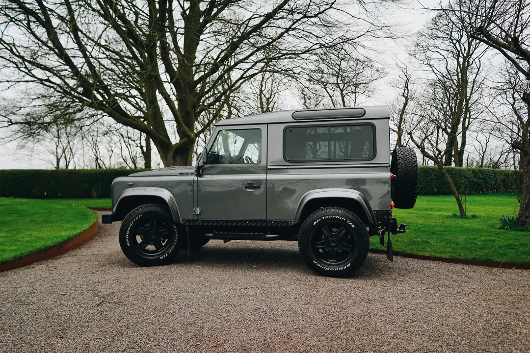 2015 Land Rover Defender 90 - Image 16 of 31