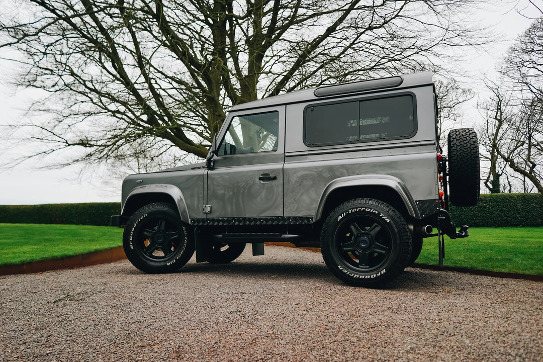 2015 Land Rover Defender 90 - Image 17 of 31