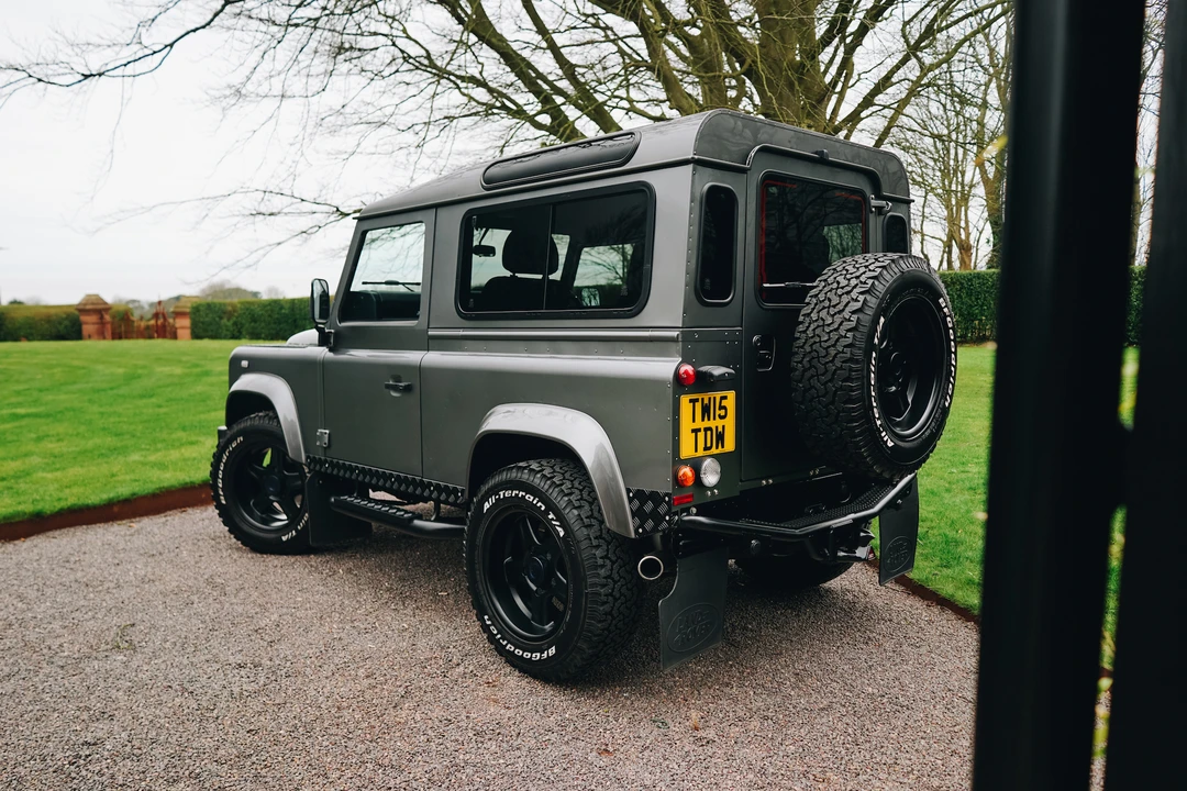 2015 Land Rover Defender 90 - Image 15 of 31