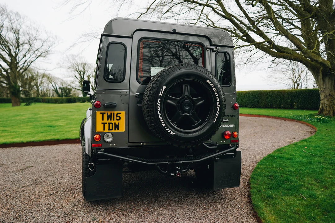 2015 Land Rover Defender 90 - Image 11 of 31