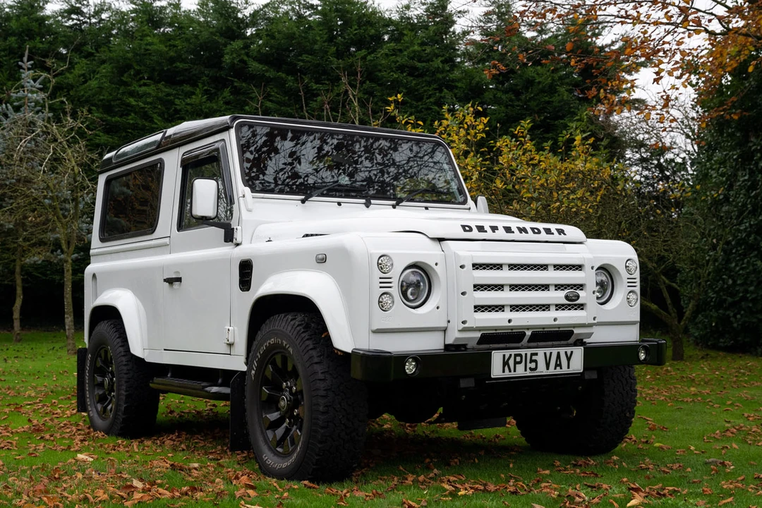 2015 Land Rover Defender 90 - Image 2 of 31