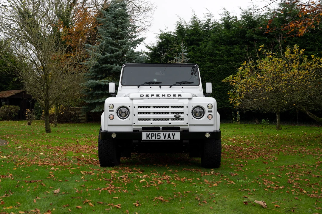 2015 Land Rover Defender 90 - Image 3 of 31