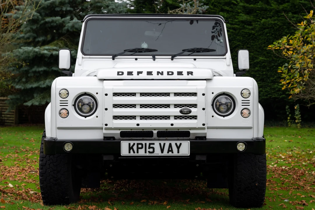 2015 Land Rover Defender 90 - Image 11 of 31