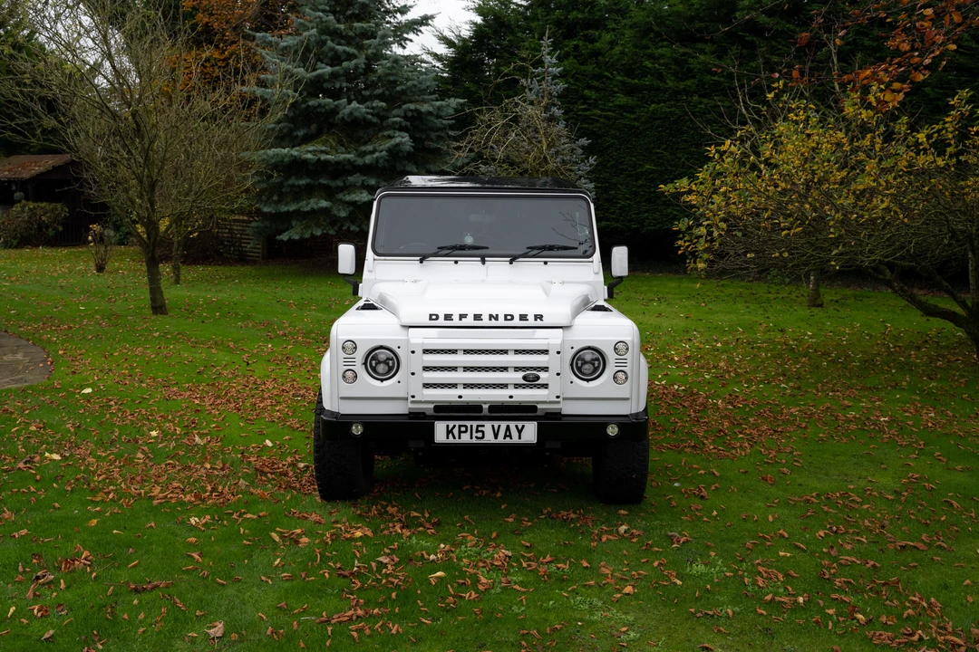 2015 Land Rover Defender 90 - Image 12 of 31