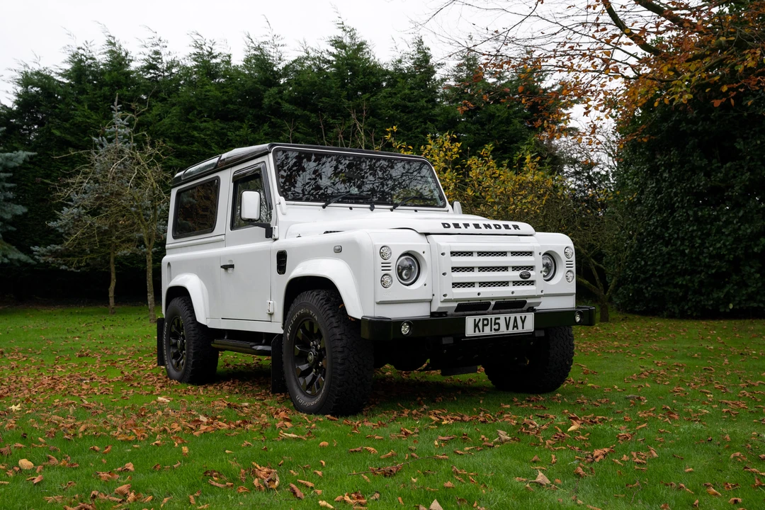 2015 Land Rover Defender 90 - Image 4 of 31