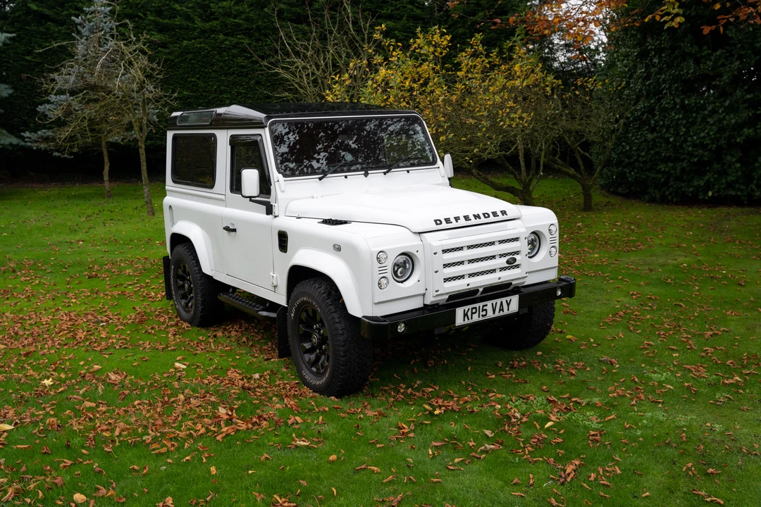 2015 Land Rover Defender 90 - Image 14 of 31