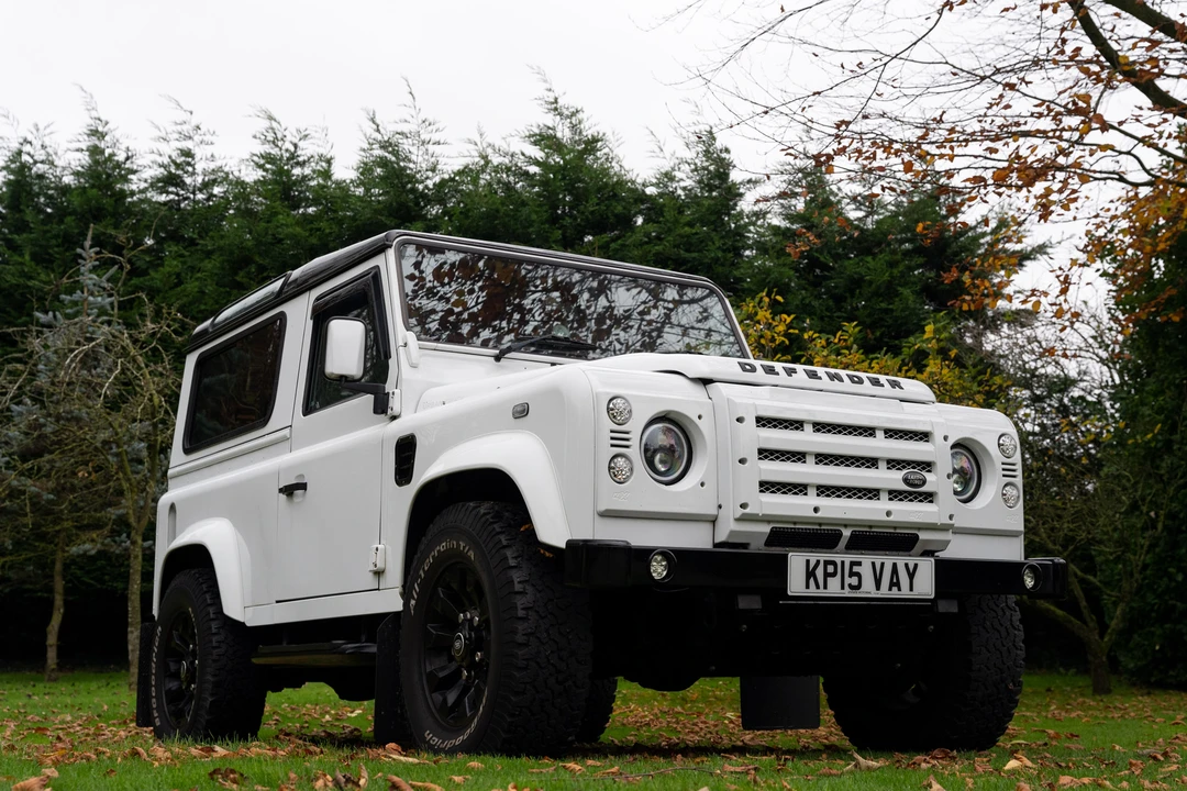 2015 Land Rover Defender 90 - Image 16 of 31
