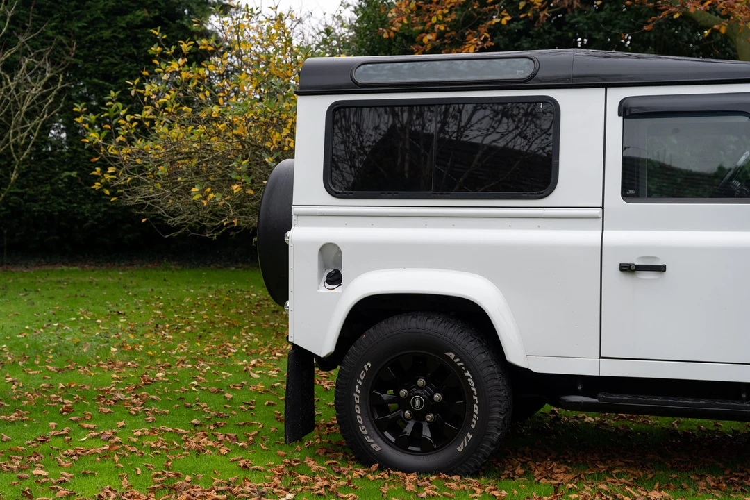 2015 Land Rover Defender 90 - Image 24 of 31