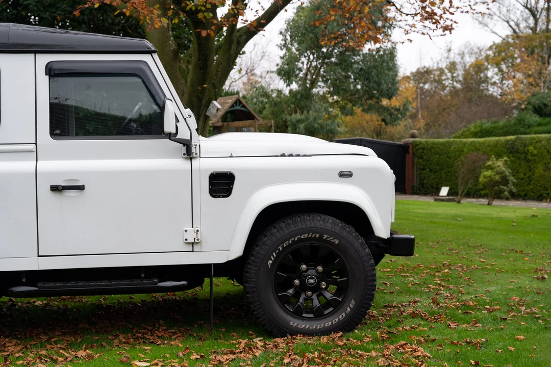 2015 Land Rover Defender 90 - Image 25 of 31