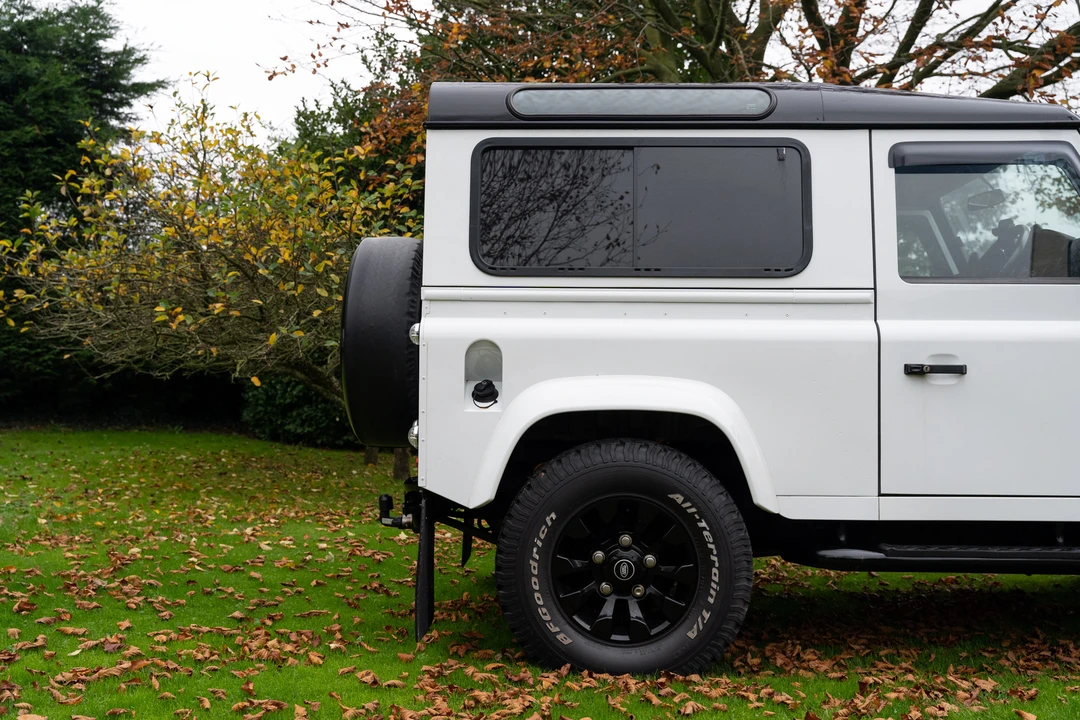 2015 Land Rover Defender 90 - Image 26 of 31