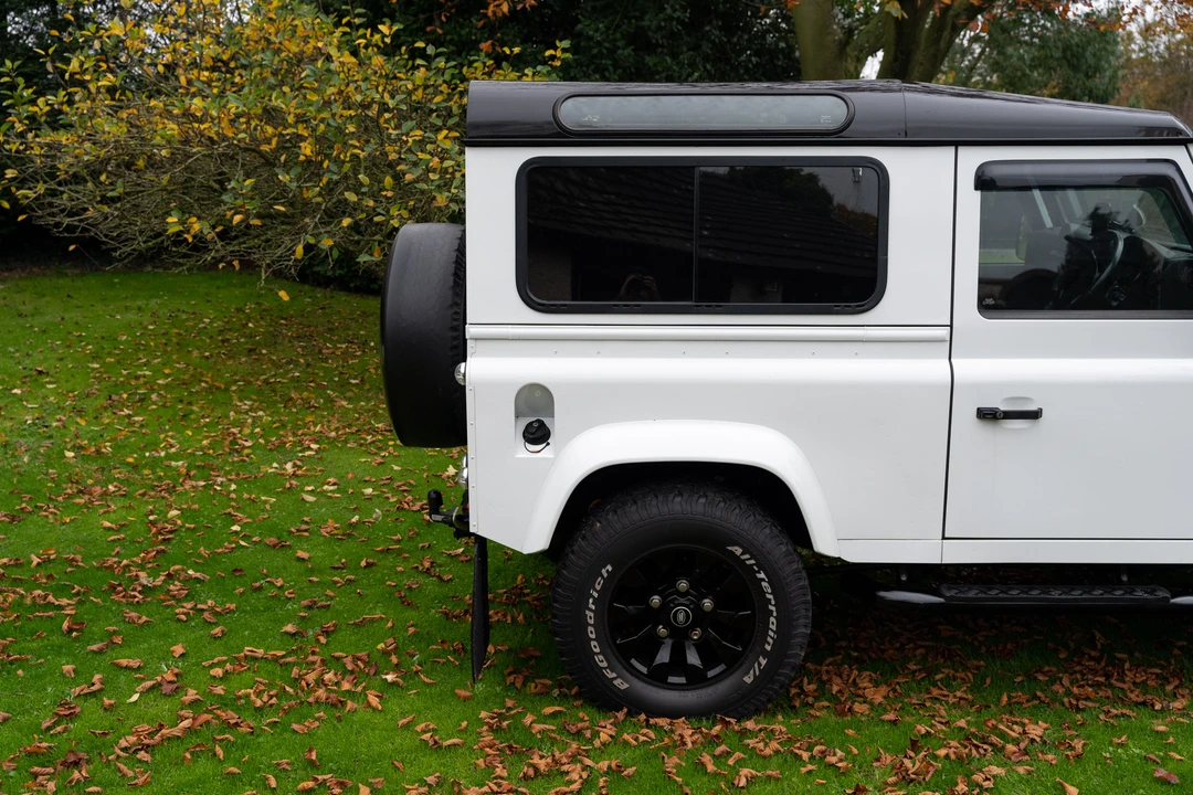 2015 Land Rover Defender 90 - Image 27 of 31