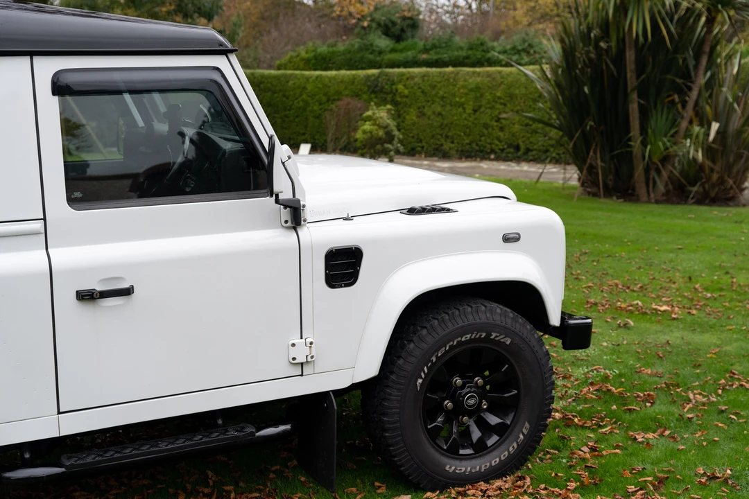 2015 Land Rover Defender 90 - Image 28 of 31
