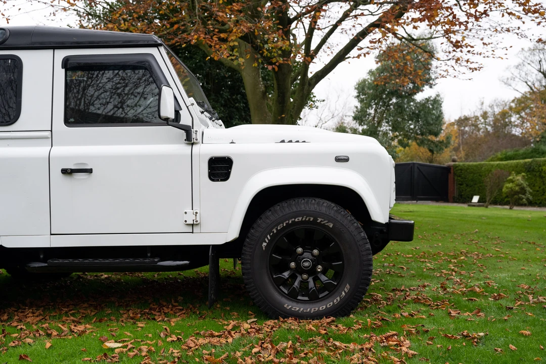 2015 Land Rover Defender 90 - Image 29 of 31