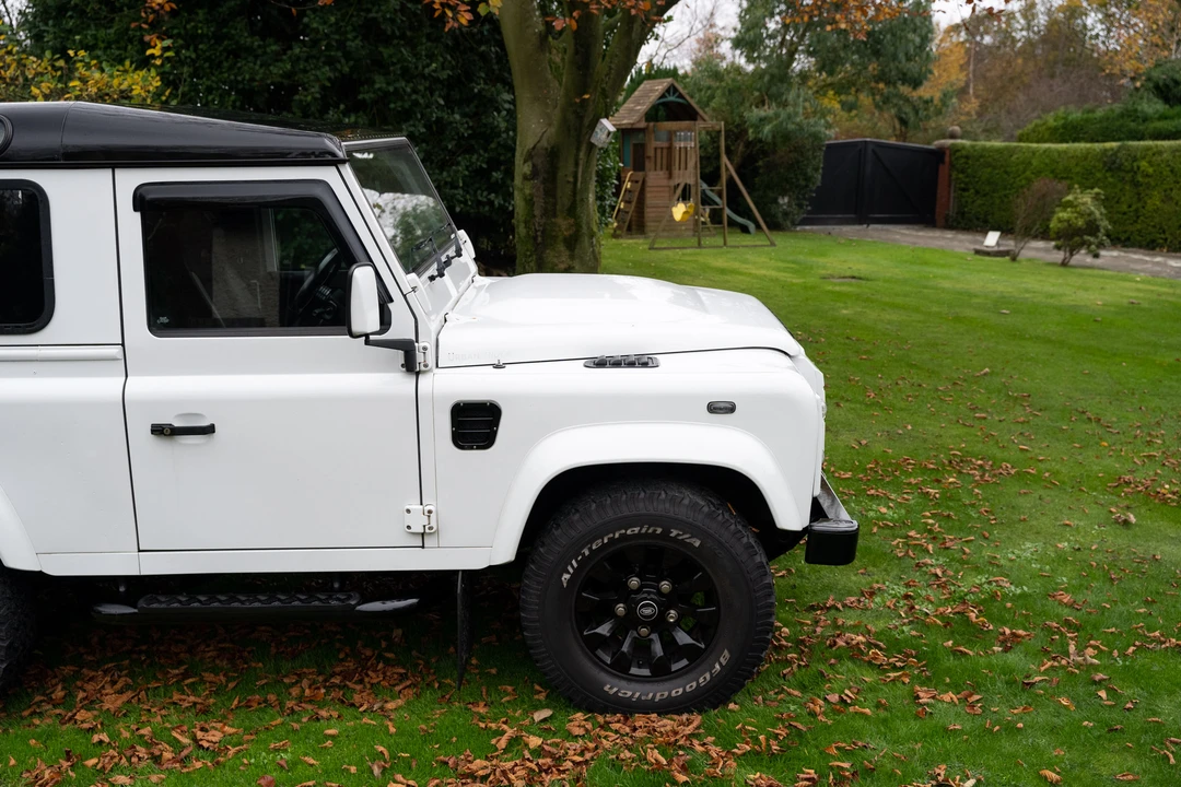 2015 Land Rover Defender 90 - Image 30 of 31