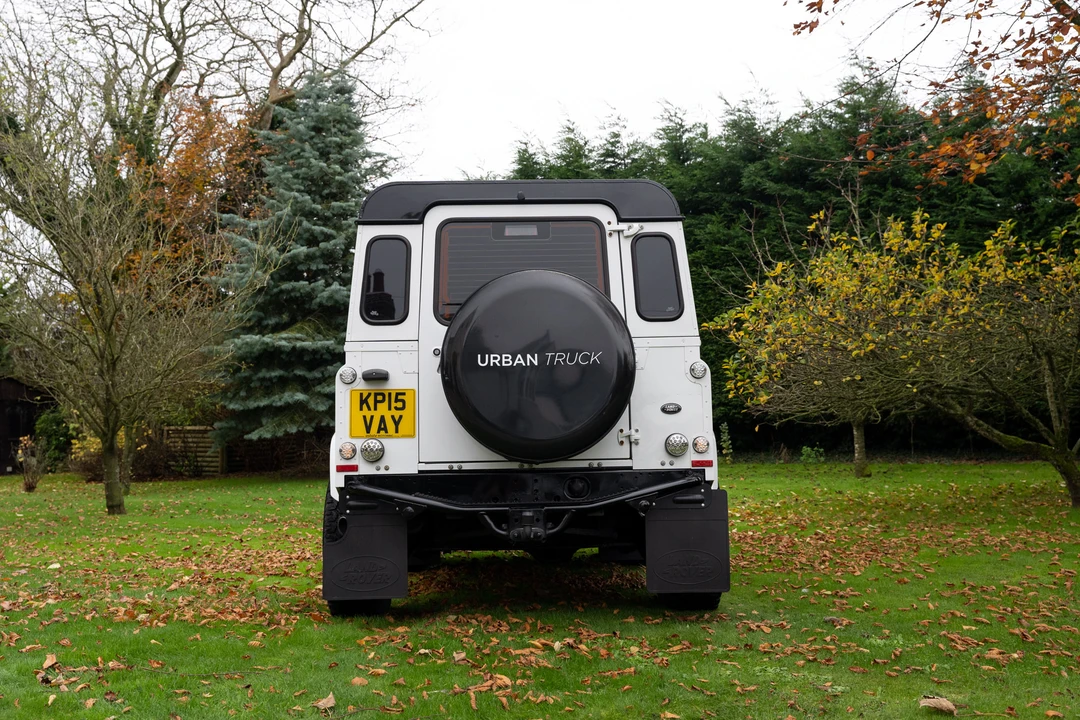 2015 Land Rover Defender 90 - Image 7 of 31