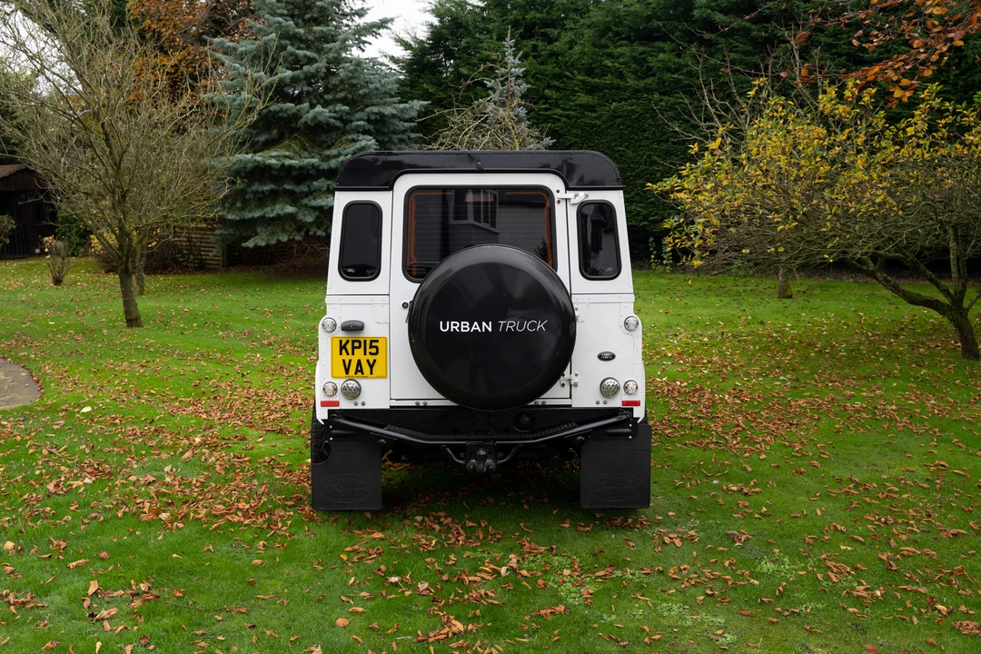 2015 Land Rover Defender 90 - Image 18 of 31