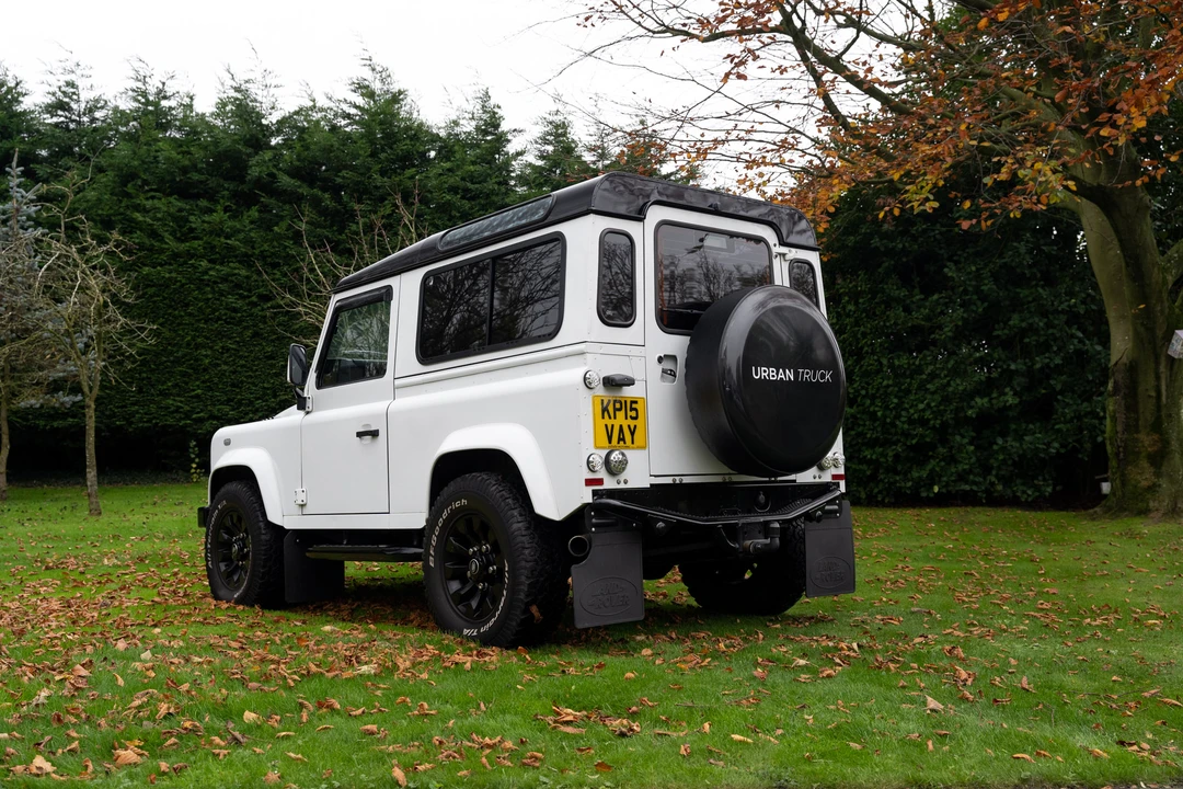 2015 Land Rover Defender 90 - Image 8 of 31