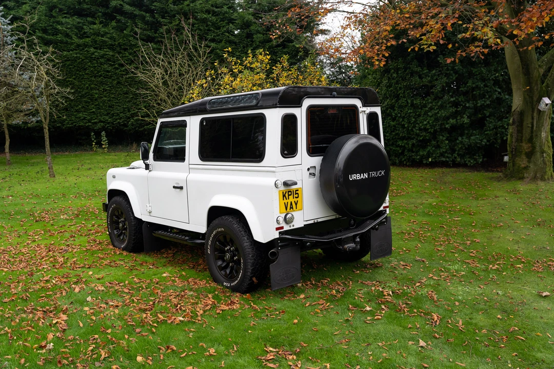 2015 Land Rover Defender 90 - Image 19 of 31